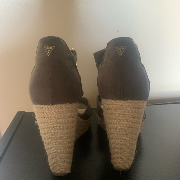 Guess Sandals size 6 - Picture 3 of 4